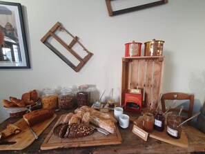 Daily continental breakfast (EUR 9 per person)