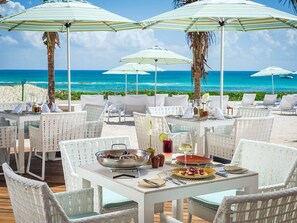 Outdoor dining - 2BD Riviera Maya: Ocean View w/ Luxurious Resort (Playa del Carmen)