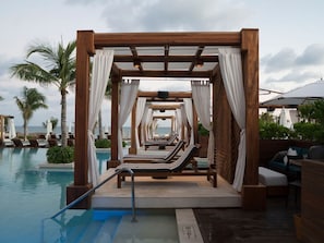 Una piscina cubierta