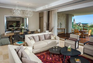 TV, offices - 2BD Riviera Maya: Ocean View w/ Luxurious Resort (Playa del Carmen)