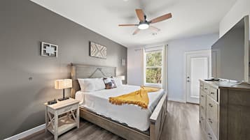 3 bedrooms, desk, iron/ironing board, free WiFi