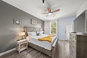 3 habitaciones, escritorio, tabla de planchar con plancha y wifi gratis 