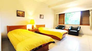 Standard Twin Room | Desk, bed sheets
