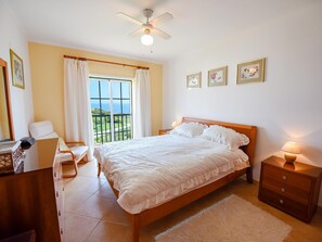 2 habitaciones, tabla de planchar con plancha, internet y ropa de cama 