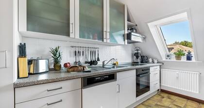 Gemütliche Ferienwohnung an der Nordsee mit Indoor-Schwimmbad und Balkon