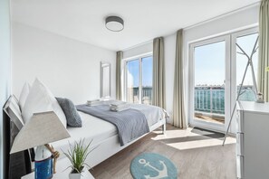 2 chambres, bureau, fer et planche à repasser, lit parapluie