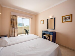 1 chambre, fer et planche à repasser, draps fournis