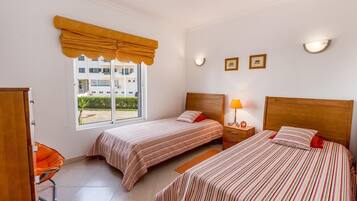 2 habitaciones, tabla de planchar con plancha y acceso a internet