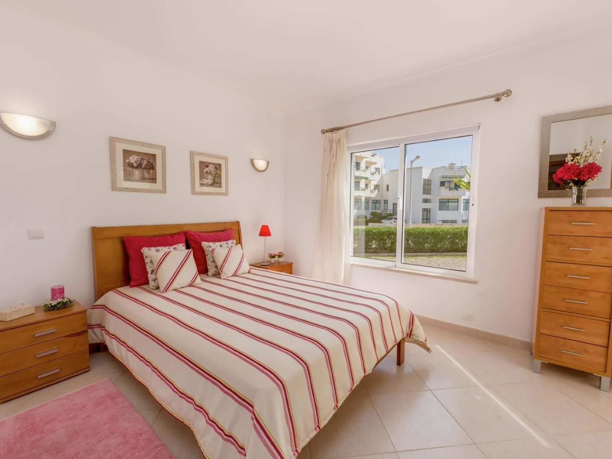 2 habitaciones, tabla de planchar con plancha, internet y ropa de cama 