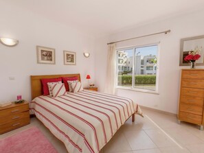 2 chambres, fer et planche à repasser, accès Internet, draps fournis