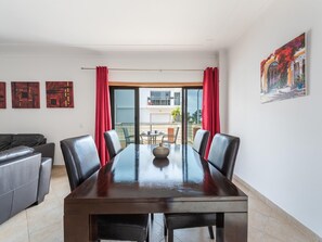 Interior - Apt. Raio de Sol, with pool & 400 mts from the beach (Lagos)