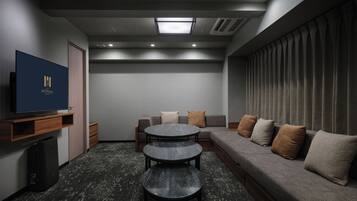 Habitación familiar, para no fumadores (Grand) | Caja de seguridad en la habitación y tabla de planchar con plancha