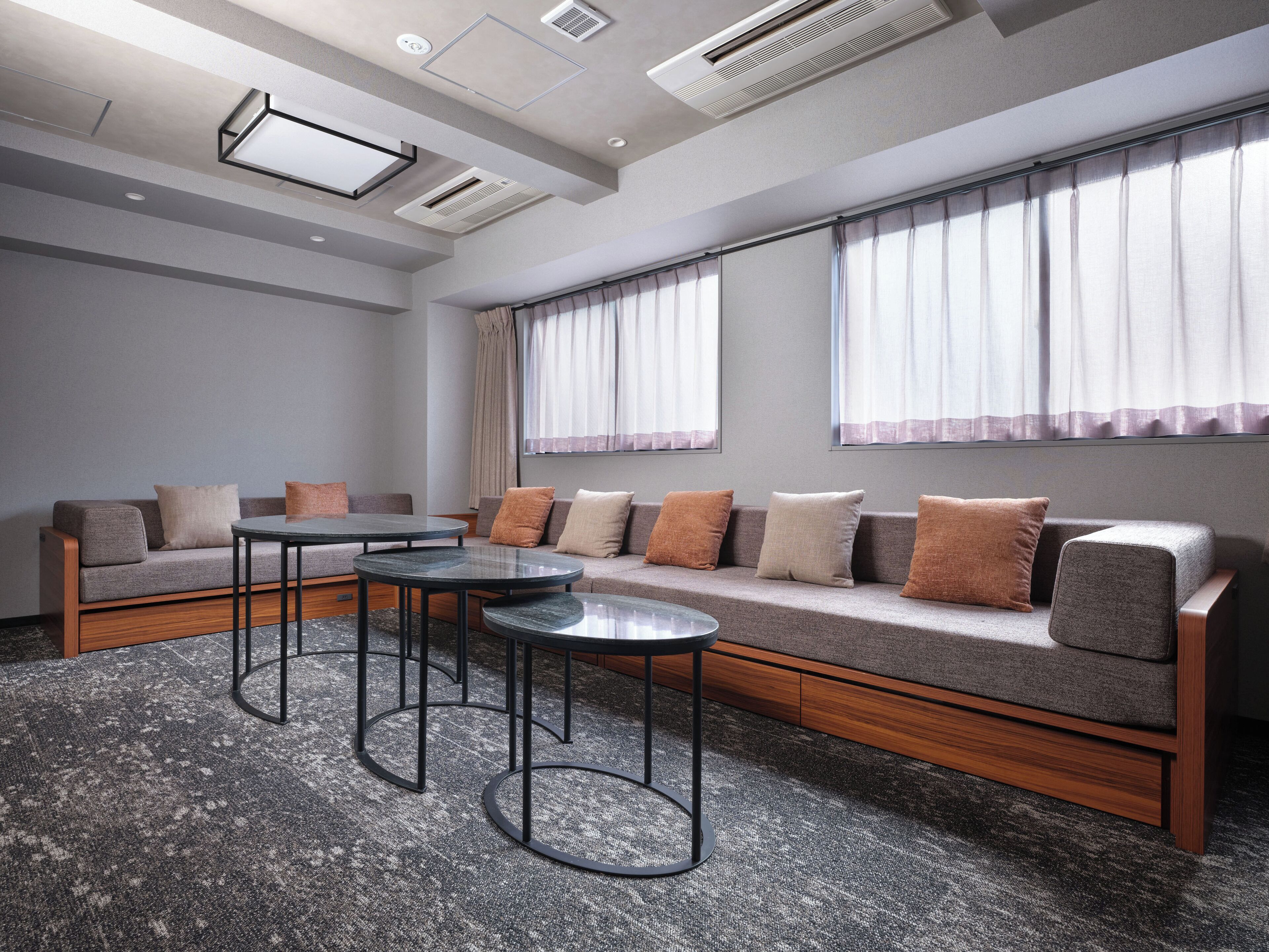 Grand Family Room | In-room safe, iron/ironing board, free WiFi, bed sheets