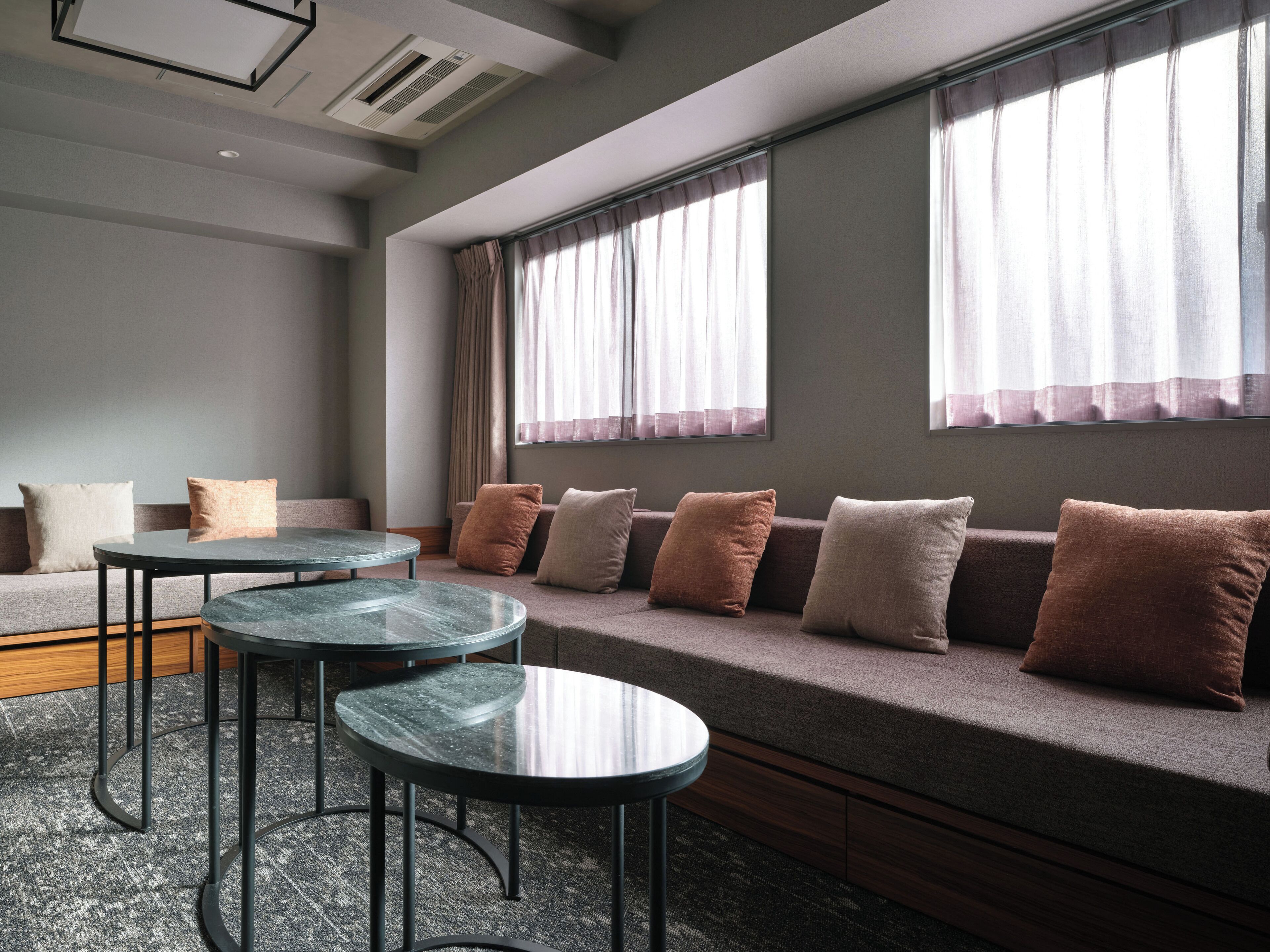 Grand Family Room | In-room safe, iron/ironing board, free WiFi, bed sheets