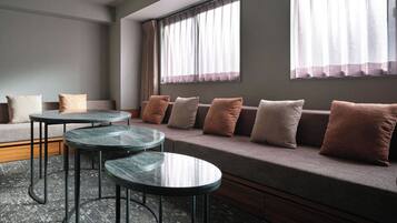 Grand Family Room | In-room safe, iron/ironing board, free WiFi, bed sheets
