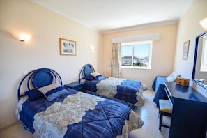 1 chambre, fer et planche à repasser, accès Internet, draps fournis