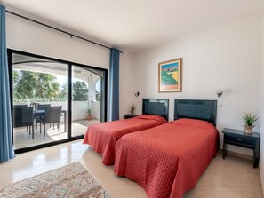 2 bedrooms, iron/ironing board, Internet, bed sheets