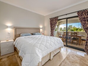 2 slaapkamers, een strijkplank/strijkijzer, wifi, beddengoed