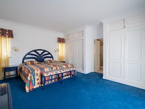 3 slaapkamers, een strijkplank/strijkijzer, internet, beddengoed