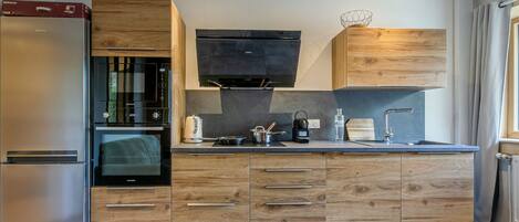 Réfrigérateur, micro-ondes, four, lave-vaisselle