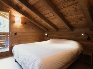 4 bedrooms, bed sheets