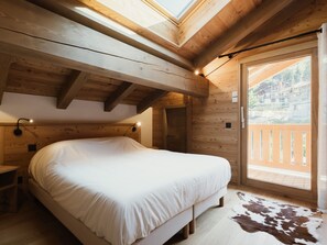 4 bedrooms, bed sheets