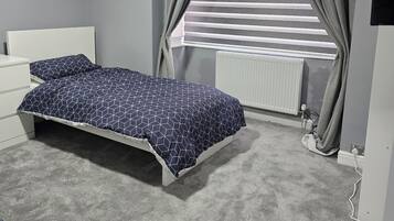 House | 2 bedrooms, iron/ironing board, free WiFi, bed sheets