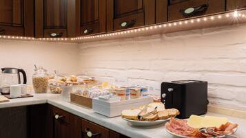 Free daily continental breakfast