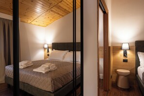 Apartamento, vistas al jardín | Minibar, caja fuerte, cortinas opacas y sistema de insonorización