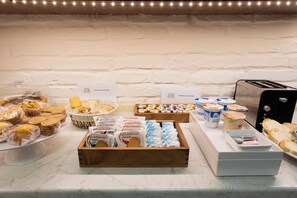 Free daily continental breakfast