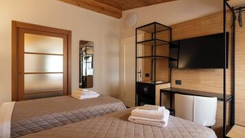 Apartemen, pemandangan kebun | Minibar, brankas, tirai kedap cahaya, dan kedap suara