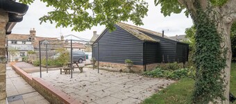 TWIN Deluxe Disabled Access and Wet Room with Courtyard View - Newton