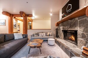 Fernseher, Kamin