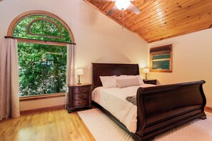 3 bedrooms, iron/ironing board, travel crib, free WiFi