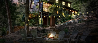 New Listing! Mtn Cabin: Fire pit, Hot tub Views