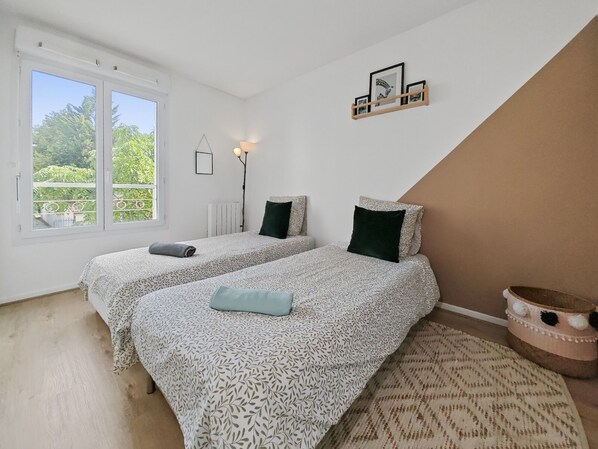 2 bedrooms, iron/ironing board, WiFi, bed sheets