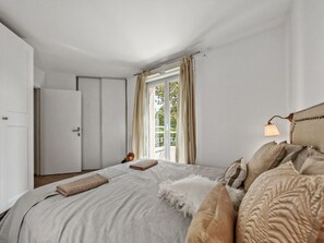 2 bedrooms, iron/ironing board, WiFi, bed sheets