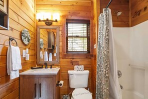 Towels - 4 BR Cabin near Banner Elk/Beech Mtn. Hot Tub, Fire Pit & Yard (Banner Elk)