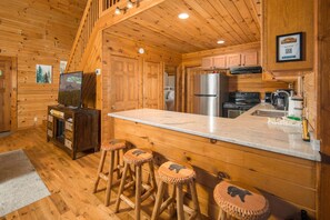 Fridge, microwave, oven, stovetop - 4 BR Cabin near Banner Elk/Beech Mtn. Hot Tub, Fire Pit & Yard (Banner Elk)