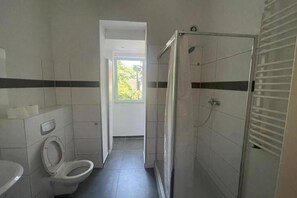 Handtücher, Seife, Toilettenpapier