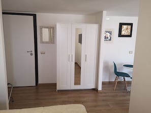 1 habitación, wifi y ropa de cama