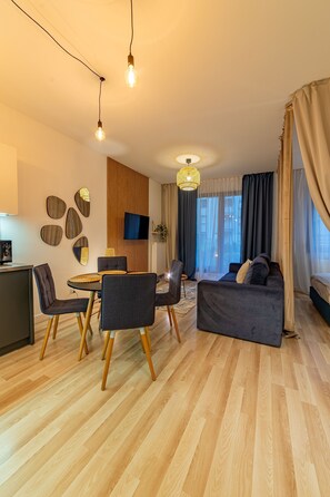Studio | In-room dining - RentPlanet - Apartament Bema (Wroclaw)