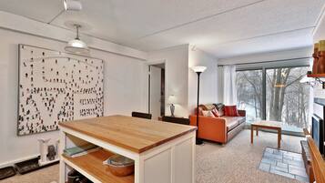 Smart TV, fireplace