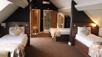 Deluxe Suite, Ensuite | Desk, iron/ironing board, free WiFi