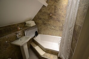 Bathroom - Harboro Hotel (Melton Mowbray)