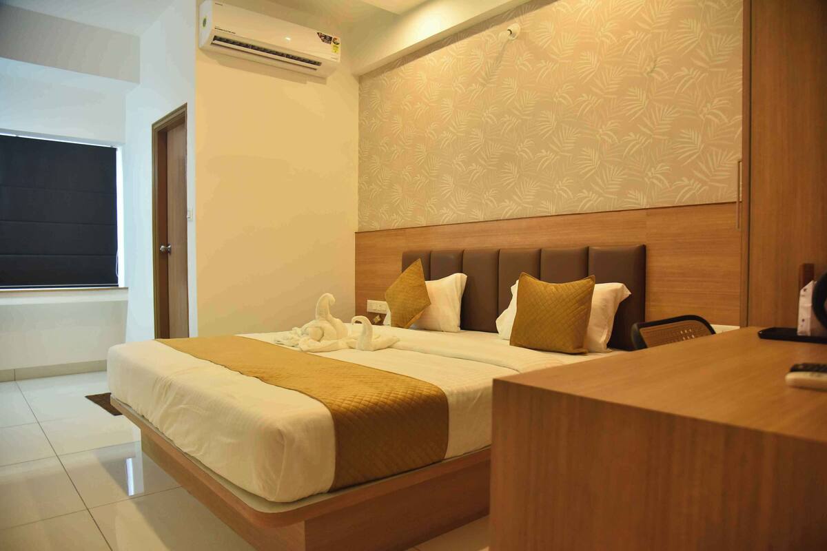 Deluxe Room | Desk, WiFi (free)