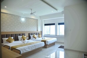 家庭客房 | 書桌、免費 Wi-Fi