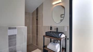 Comfort Double Room, Garden View | Bathroom