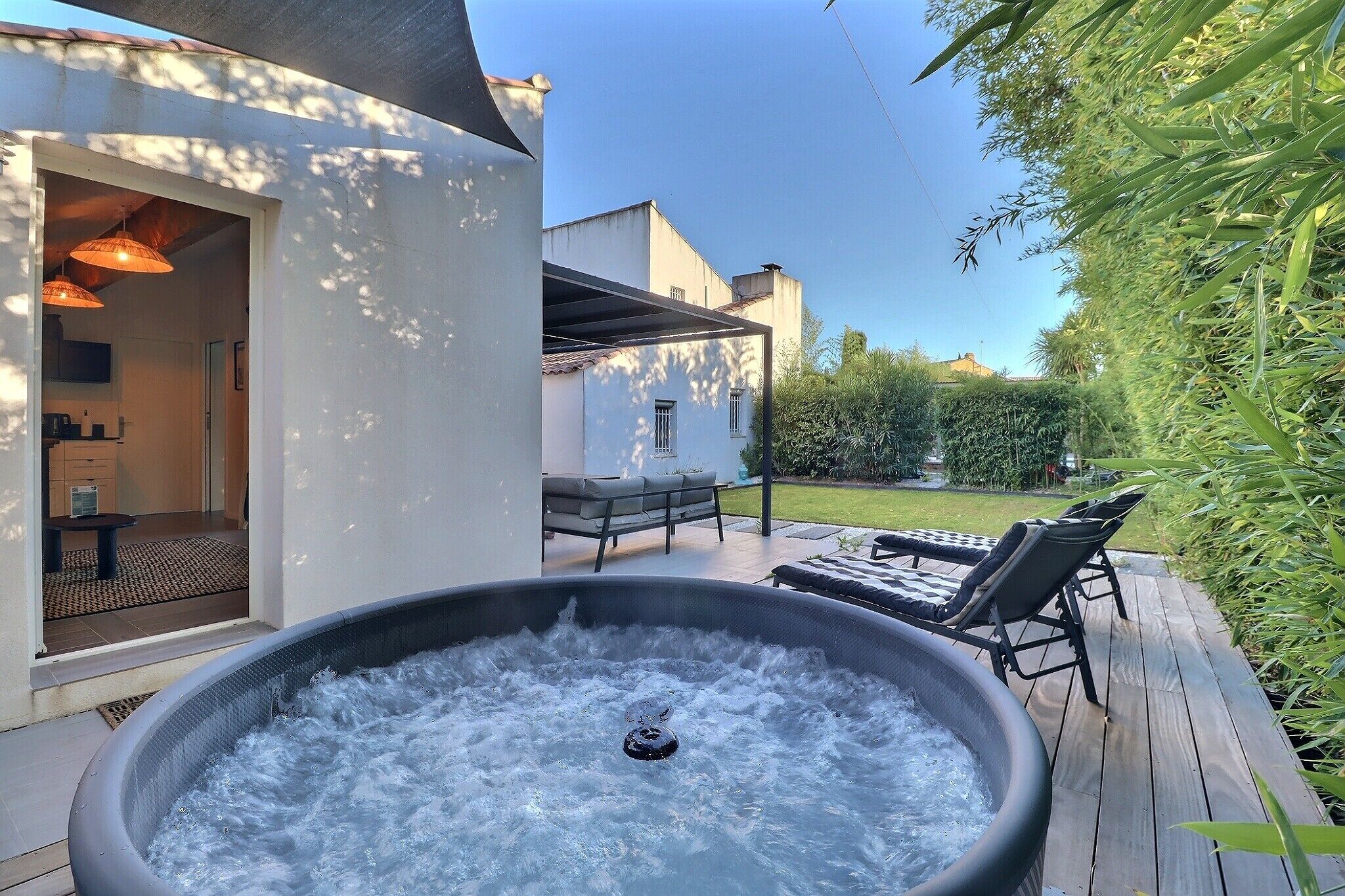 Bathtub spa outdoor