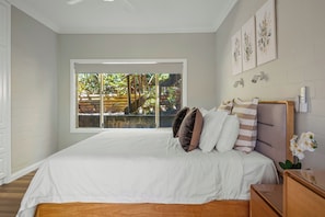 3 bedrooms, iron/ironing board, WiFi, bed sheets - “Seabreeze Sanctuary” – Close to Shops and Beach (Terrigal)